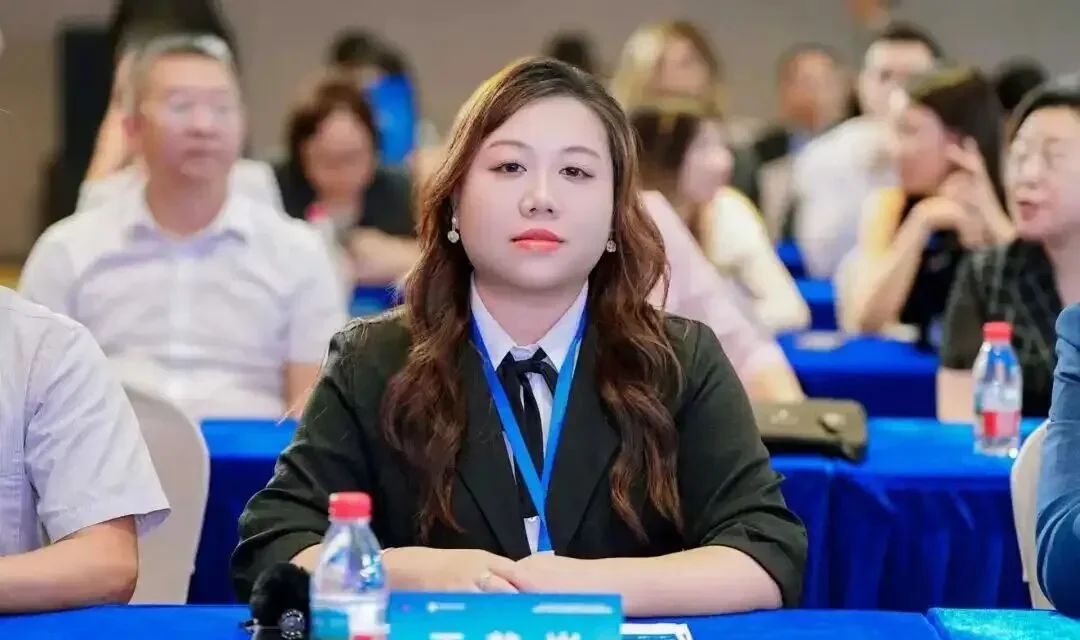 Jinglan Wang participa en las actividades del congreso
